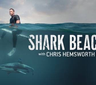 فيلم Shark Beach with Chris Hemsworth 2021 مترجم