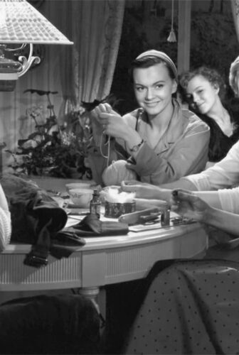 فيلم Waiting Women 1952 مترجم
