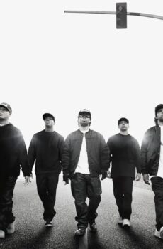 فيلم Straight Outta Compton 2015 مترجم
