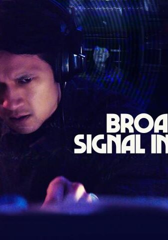 فيلم Broadcast Signal Intrusion 2021 مترجم