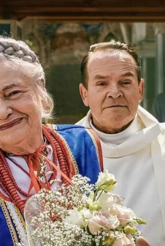 فيلم It Takes a Village 2026 مترجم